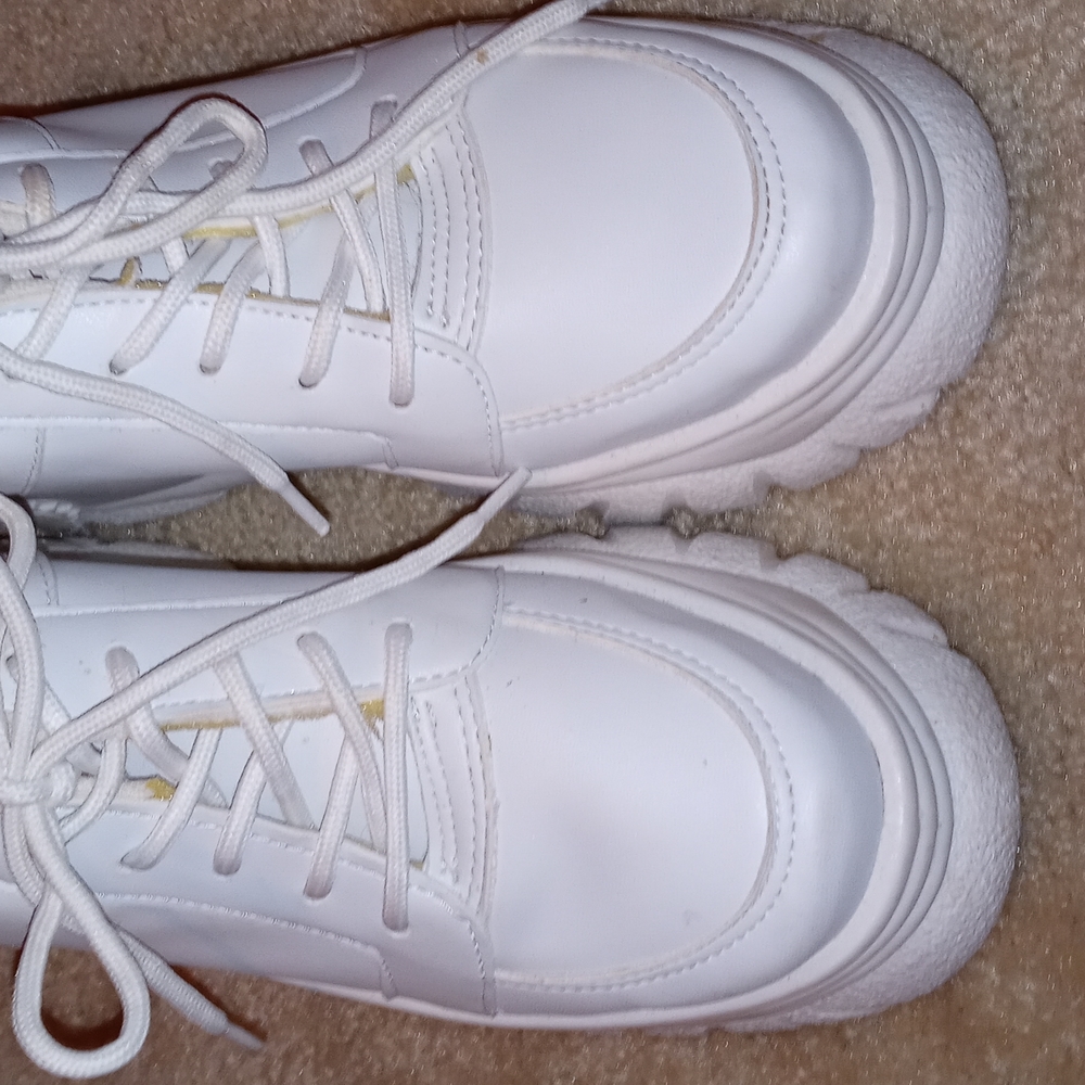 Urban Outfitters White  Sneakers Size 9 or 39 - Picture 3 of 8